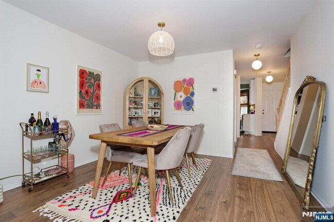 Building Photo - 2051 Charles