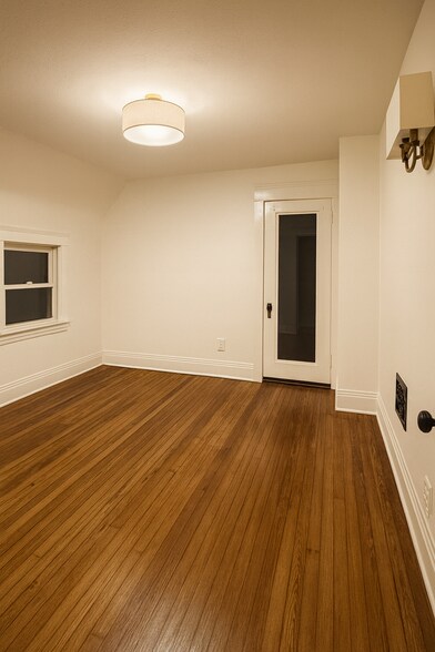 Building Photo - 4303 Woodbridge Ave