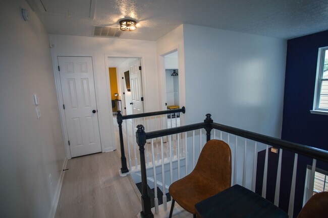 Building Photo - 665 Lakeside Cir