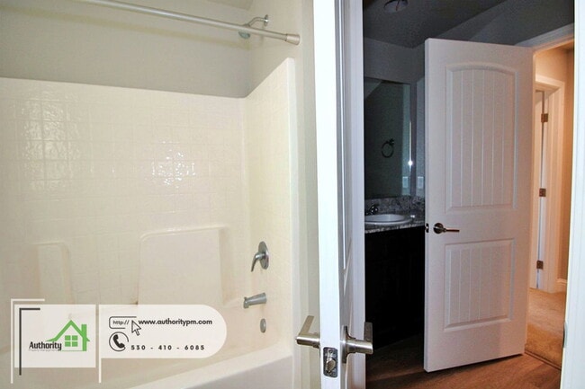 Building Photo - 867 Congaree Ln