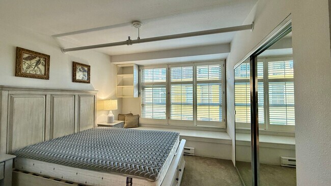 Building Photo - 12 Month Lease Term: Furnished 1BR Loft-style w/Den condo a block from The Embarcadero, Includes ...