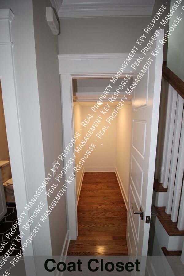 Building Photo - 6113B California Avenue-