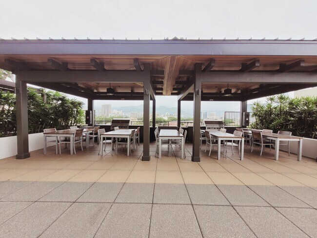 Building Photo - 1009 Kapiolani Blvd