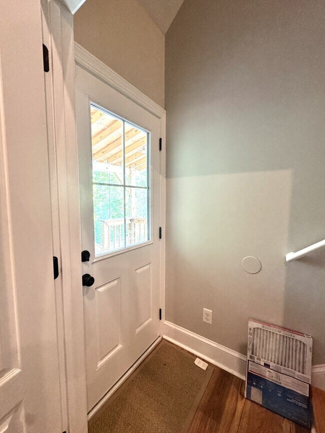 Building Photo - Stunning Home with an Upstairs Apartment or In-law Suite