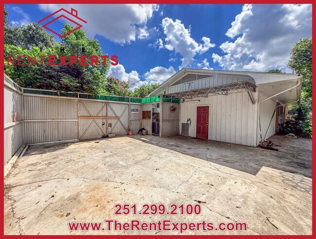 Building Photo - 2772 N Grafhill Dr