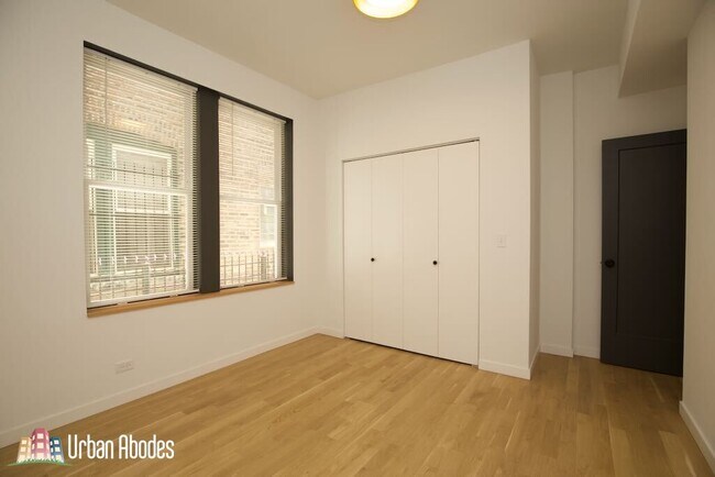 Building Photo - 908 N California Ave