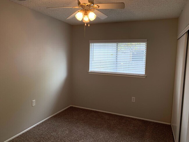 Building Photo - NICE 3 BEDROOM IN NORTH EAST ISD - EASY ACCESS TO RANDOLPH AFB, FT. SAM, 1604, 35, & SHOPPING
