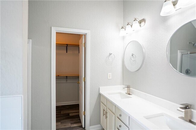 Building Photo - 3243 Newtons Crest Cir
