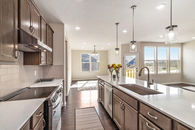 Building Photo - 6579 Foothill Dr