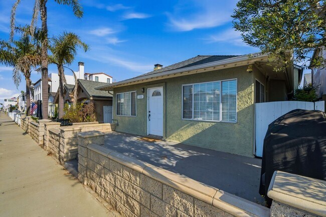 Building Photo - 126 E Balboa Blvd