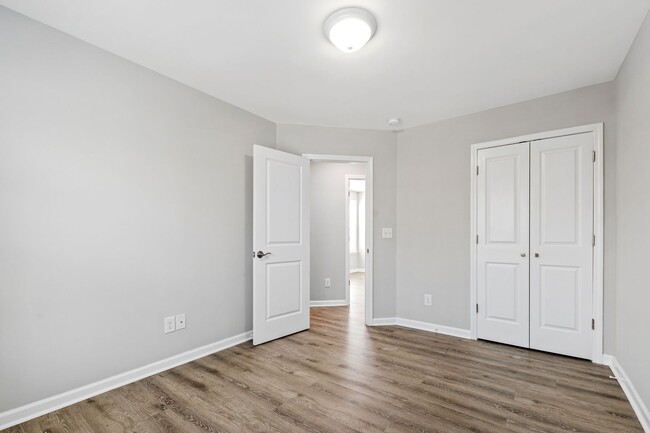 Building Photo - Stunning Duplex Minutes to Downtown Durham!