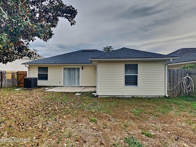 Building Photo - 2450 Creekfront Dr