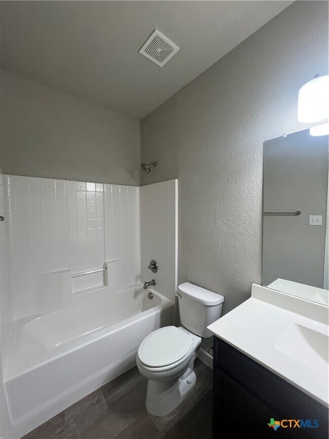 Building Photo - 1119 Creekside Orchard