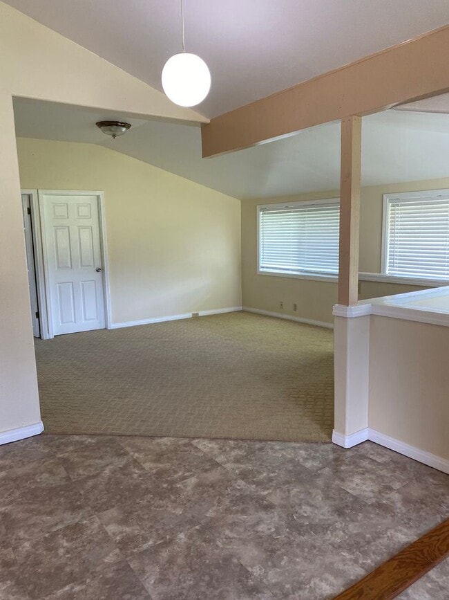 Building Photo - Charming 3BR/1BA Home minutes from Hilo on...