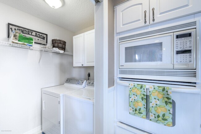Building Photo - 1477 Park Beach Cir