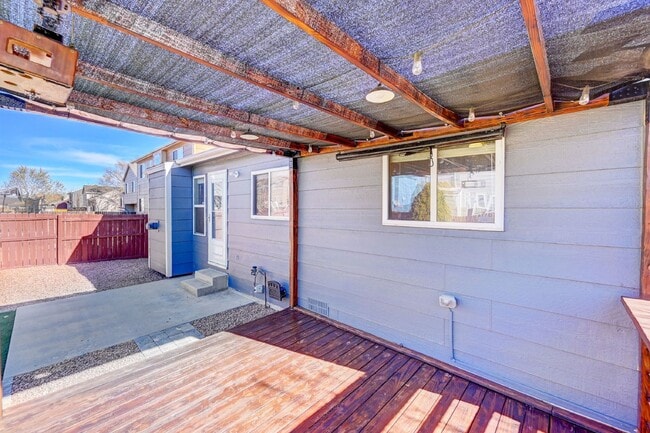 Building Photo - $2,100.00 - 3 bedroom, 2 bathroom, Single ...