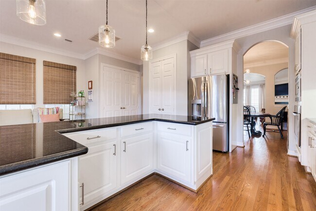 Building Photo - 1504 W 23rd St