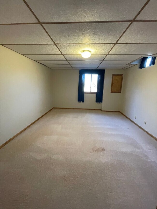 Building Photo - 17116 I St