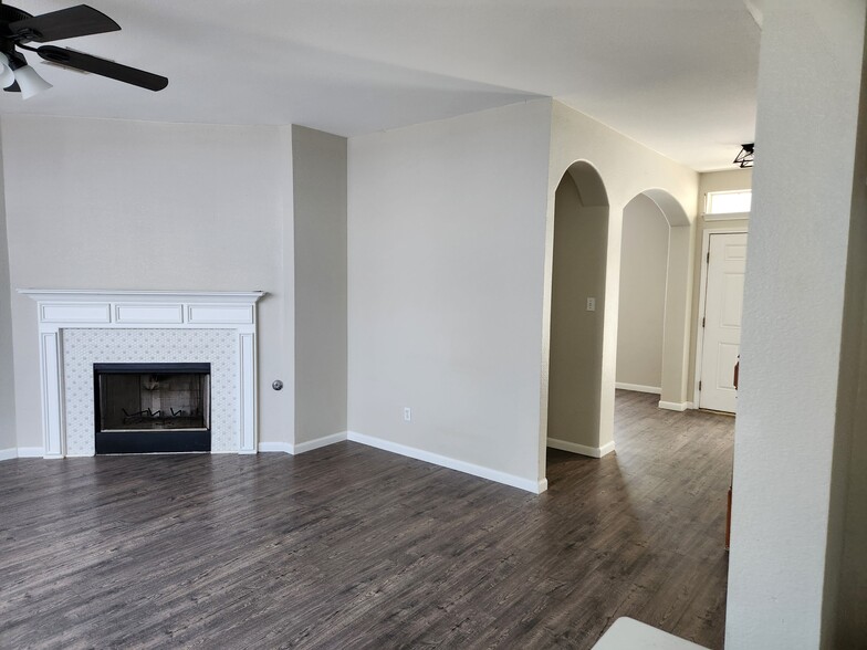 Building Photo - 1601 Briar Hill Dr
