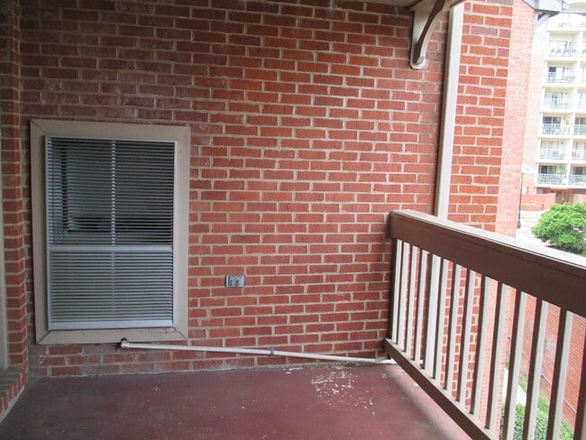Building Photo - Bright and Cozy Two Bedroom Condo, One Blo...
