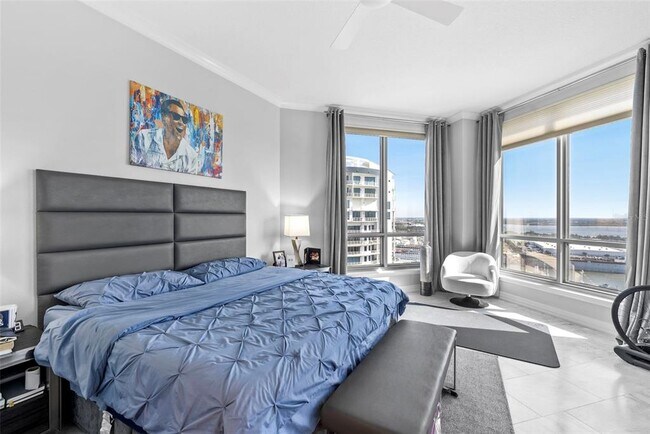 Building Photo - 449 S 12th St