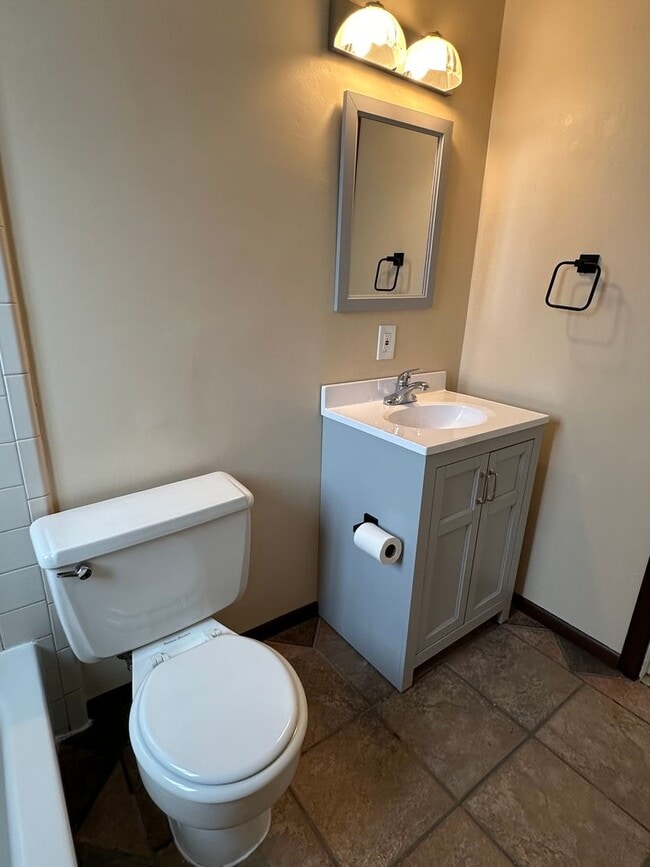 Building Photo - GORGEOUS Duplex in South Salt Lake!!!