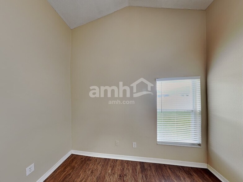 Building Photo - 2600 Deck Ave