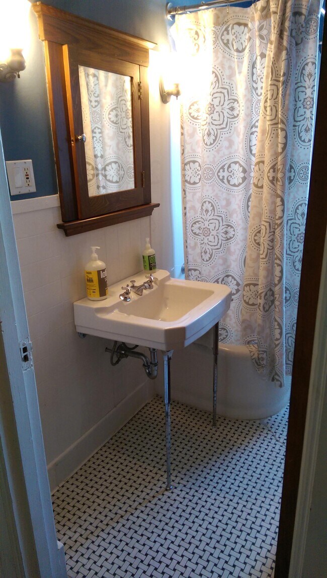 2865 Laclede Station Rd 2865 Laclede Station Rd Maplewood MO 63143