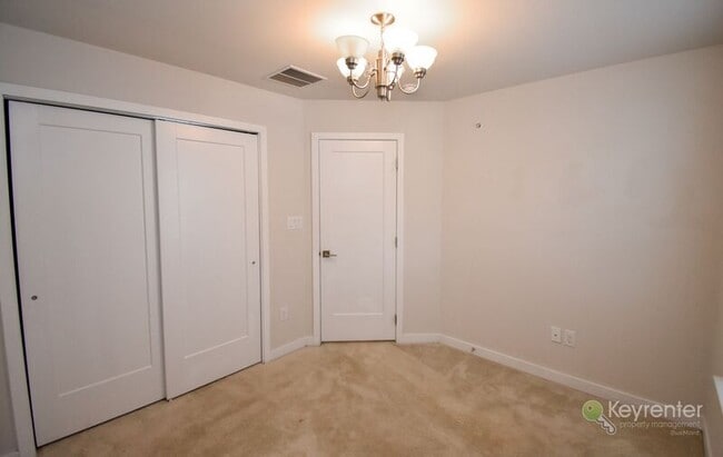Building Photo - 32 Jessop Ln
