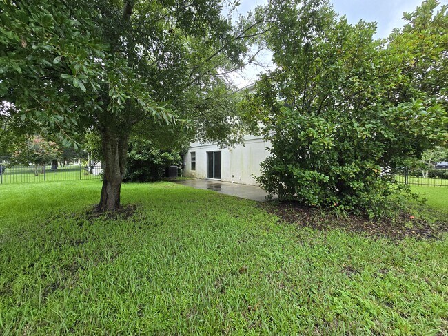 Building Photo - 405 Brooklet Cir
