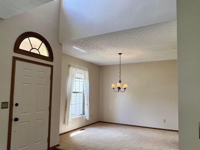 Building Photo - 758 N Starr Dr