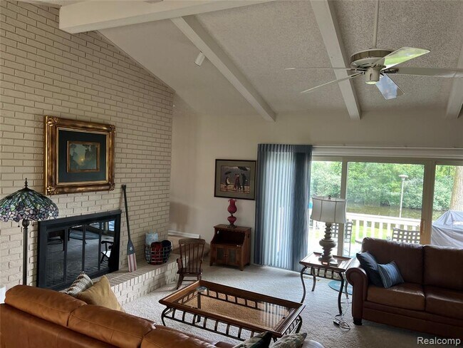 Building Photo - 5250 Bronco Dr
