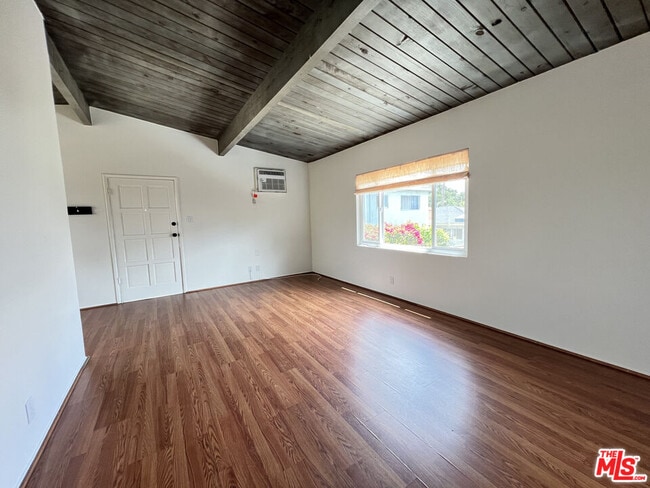 Building Photo - 2215 Orange Grove Ave