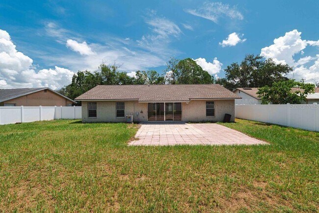 Building Photo - 7504 N Sanibel Cir