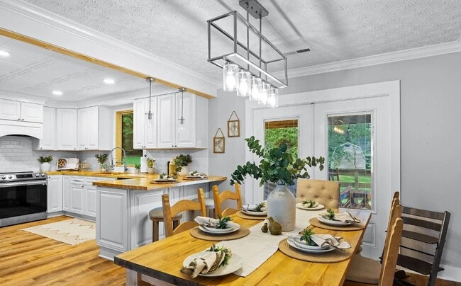 Building Photo - 818 Vinson Ln