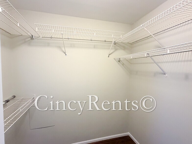 Building Photo - 422 Clark St