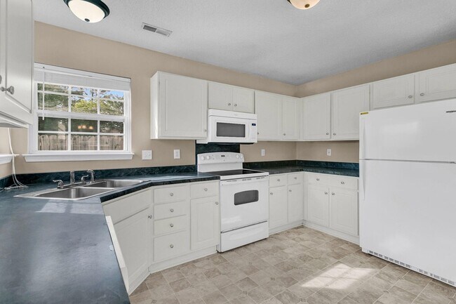 Building Photo - 1004 Cobblestone Blvd