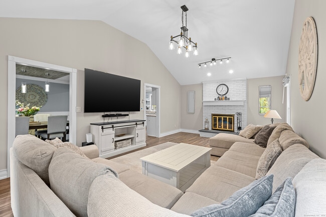 Building Photo - 36 Carriage House Dr