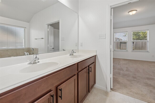 Building Photo - 2111 Levant Ln