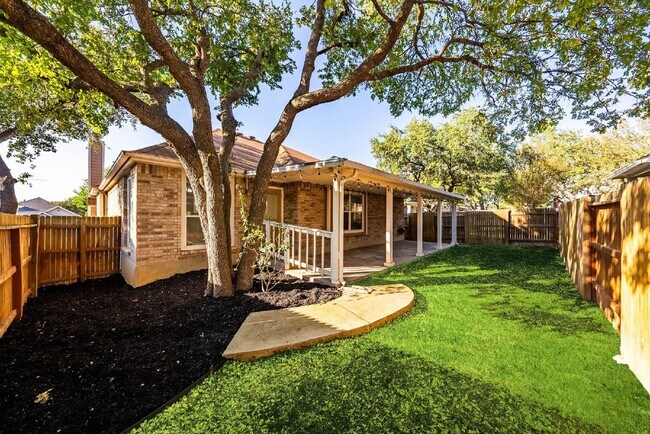 Building Photo - Gated Community - Resort Amenities