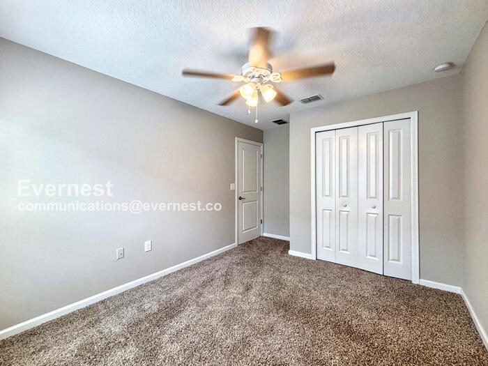 Building Photo - 1959 Ancestry Trl