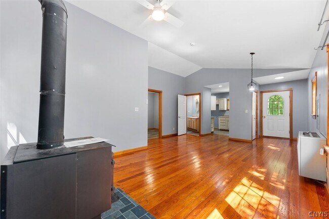 Building Photo - 37 34th St