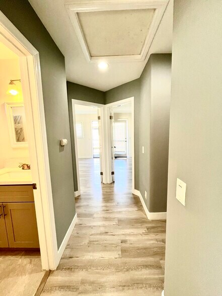 upstairs hallway - 16619 Yukon Ave
