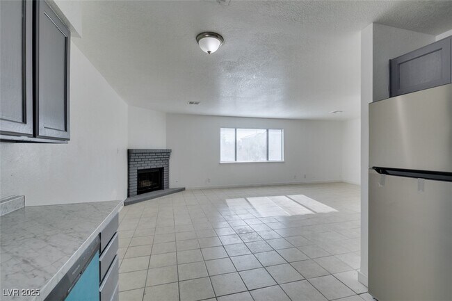 Building Photo - 6987 Mendon Ln