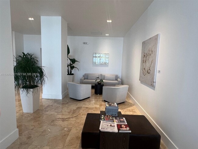 Building Photo - 2201 S Ocean Dr