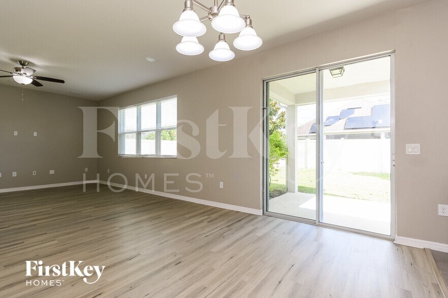 Building Photo - 14291 Seranoa Dr