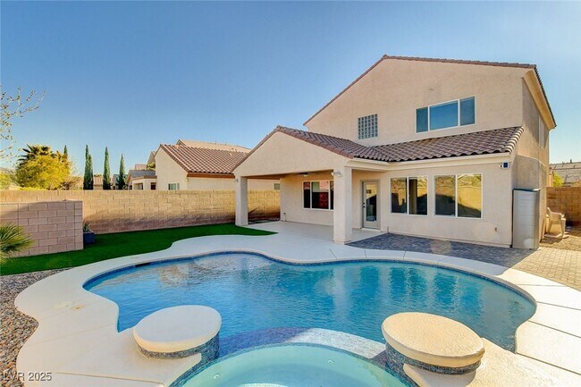Building Photo - 2536 Sturrock Dr