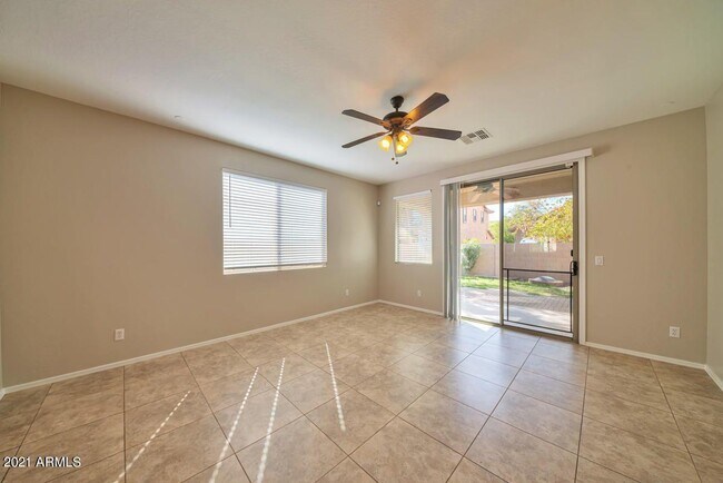 Building Photo - 4063 E Cherry Hills Dr
