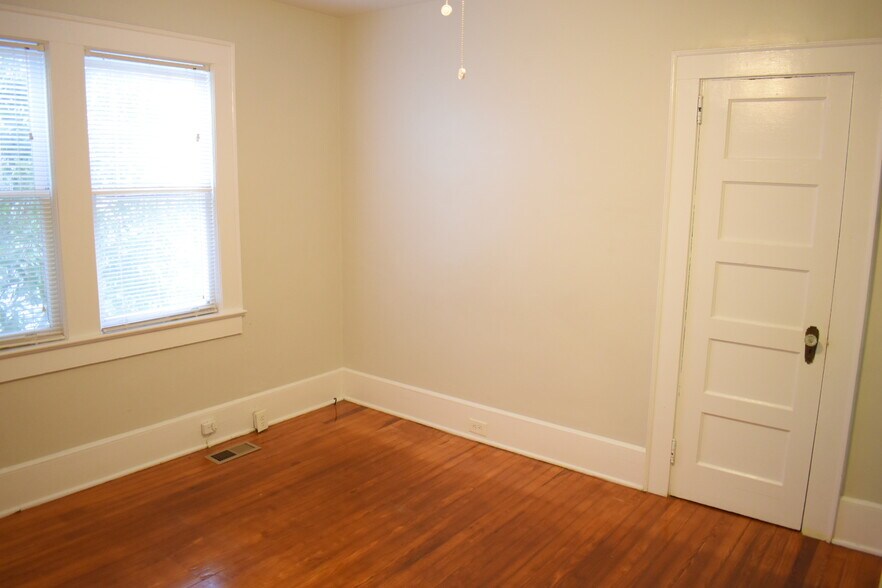 Building Photo - 306 Kenwood Ave