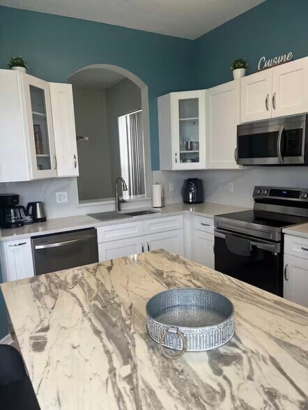 Building Photo - 554 Lockbreeze Dr